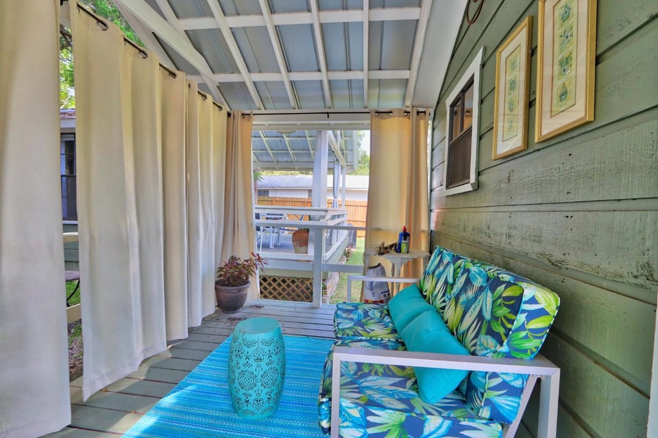 Creekside Cabins - The Nest Cabin in Wimberley