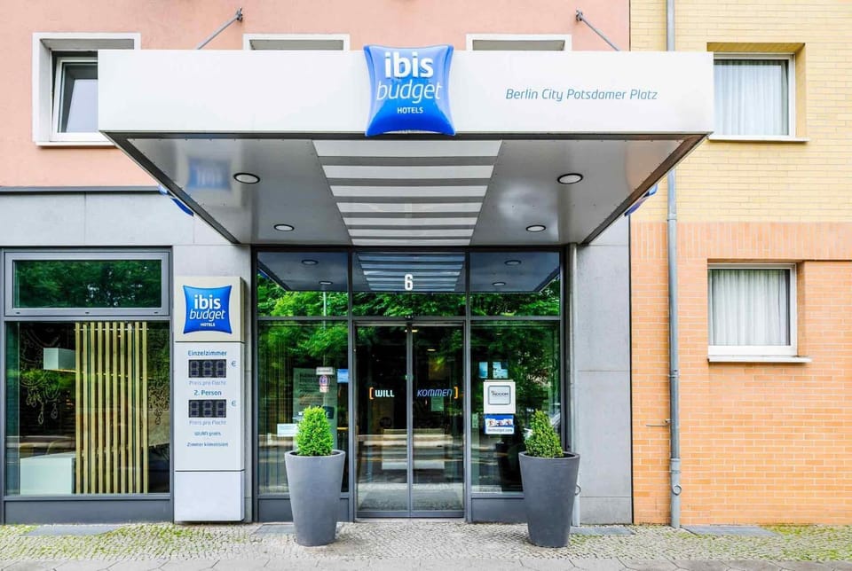 Property building, Facade/entrance