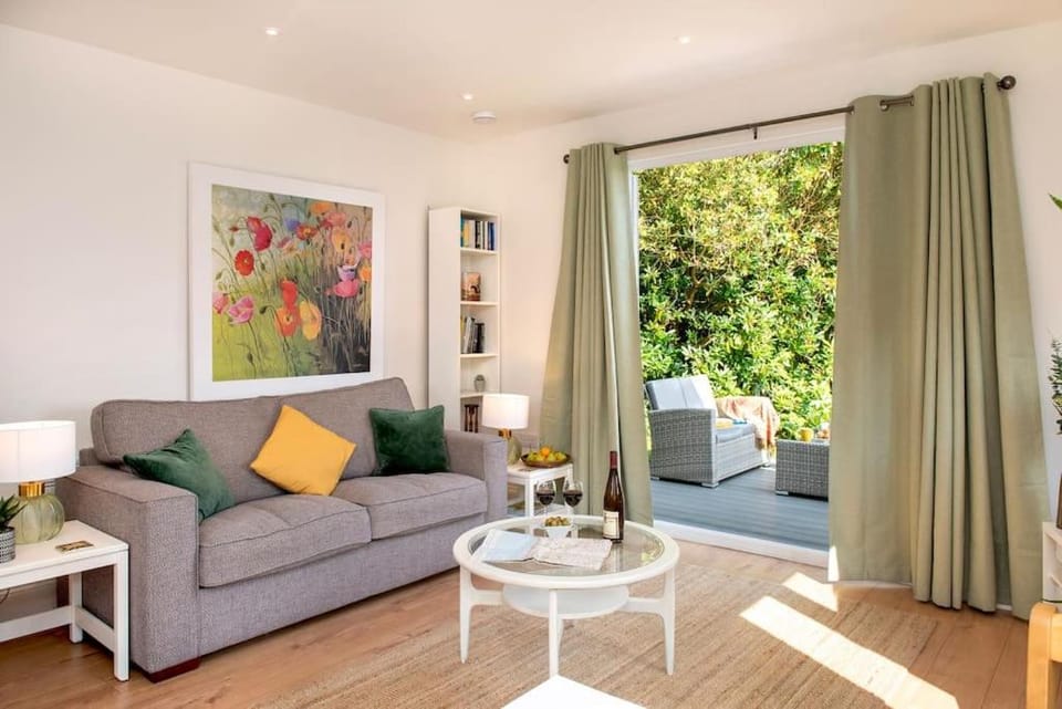 Garden, Living room, Seating area, Garden view