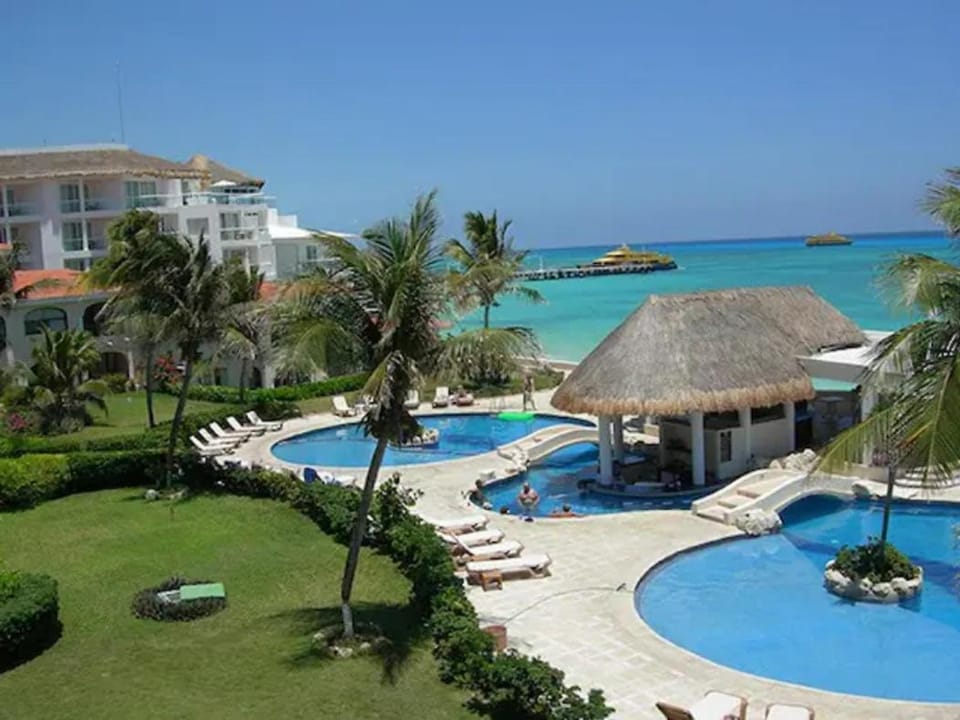 Property building, Garden view, Sea view, Swimming pool