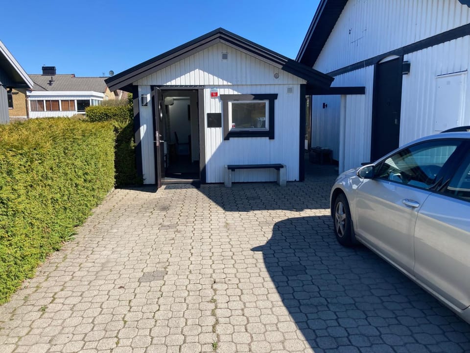 Property building, Day, Street view, Parking