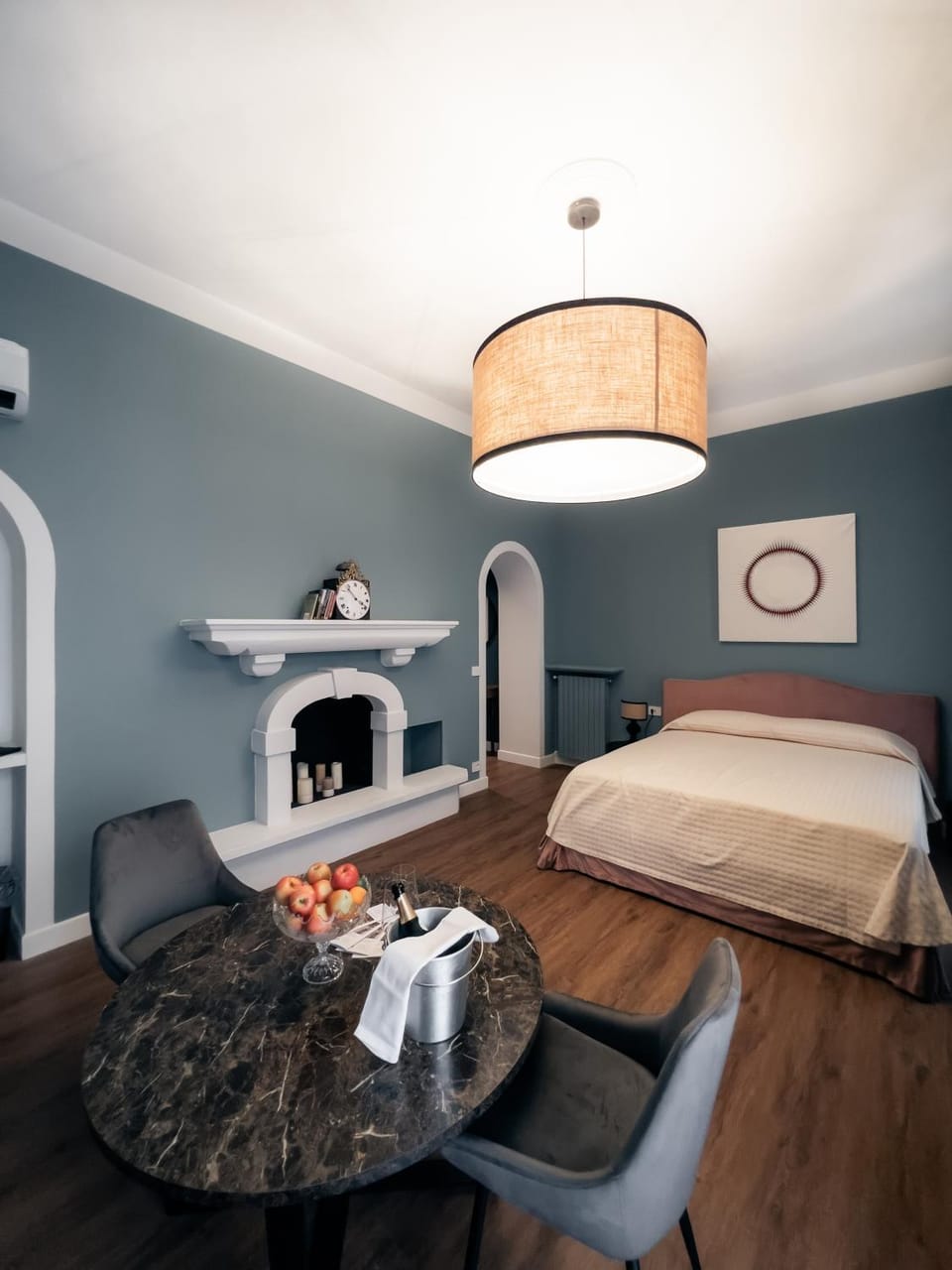 Bed, Bedroom, flat iron