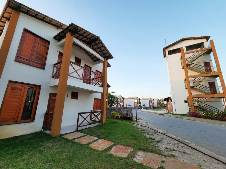 Property building, Day, Neighbourhood, Street view, Quiet street view, Inner courtyard view