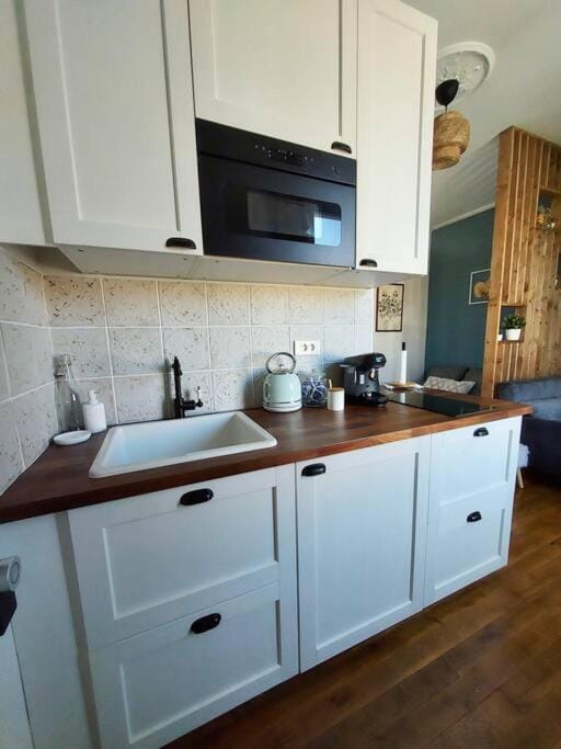 Coffee/tea facilities, Kitchen or kitchenette, minibar, stove, toaster