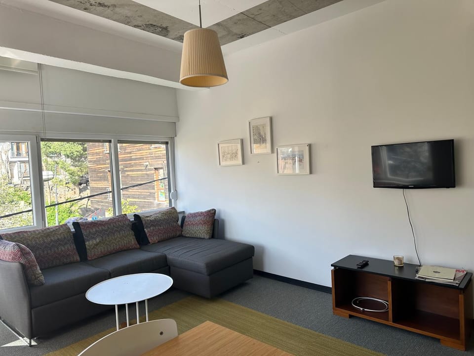 TV and multimedia, View (from property/room), Living room, Seating area, City view