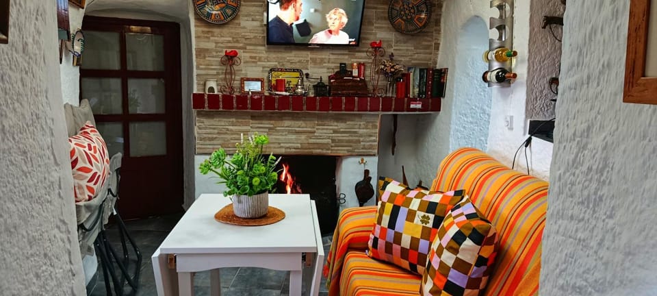 Cueva La Loli House in Guadix