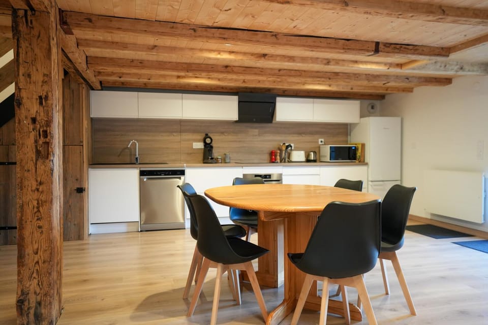 Kitchen or kitchenette, Dining area, pet friendly, stove