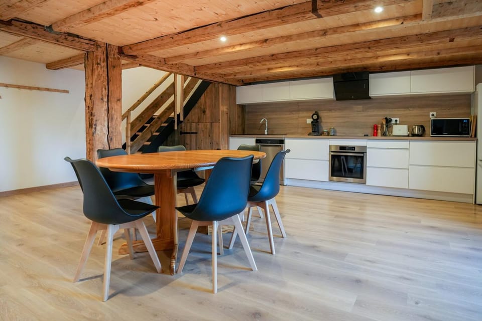Coffee/tea facilities, Kitchen or kitchenette, Dining area, pet friendly, stove, toaster