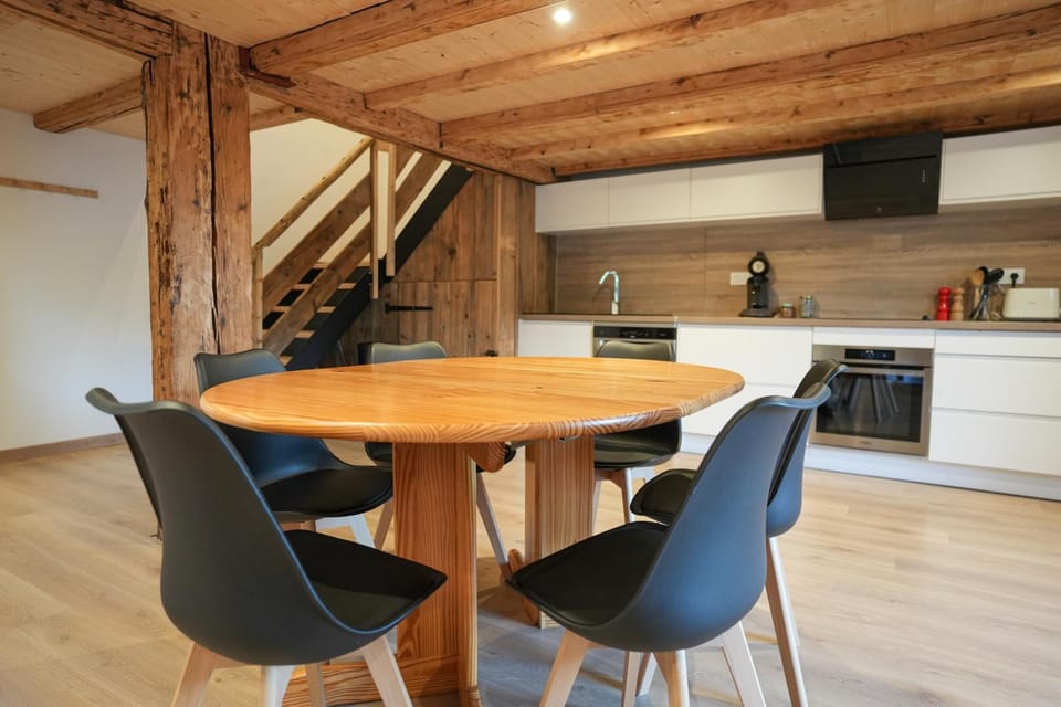 Kitchen or kitchenette, Seating area, Dining area