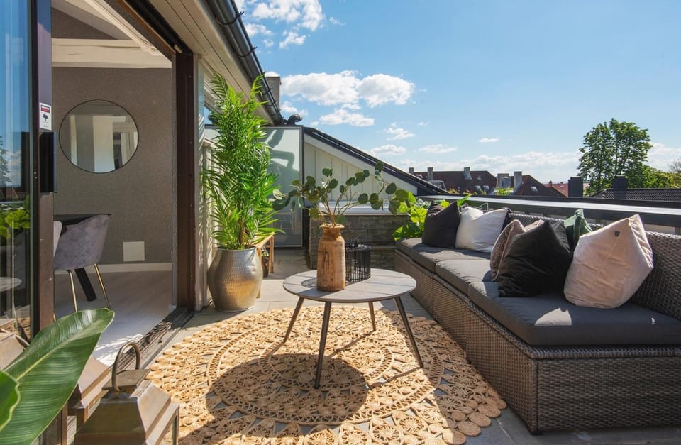 Property building, Patio, Day, View (from property/room), Balcony/Terrace, Seating area