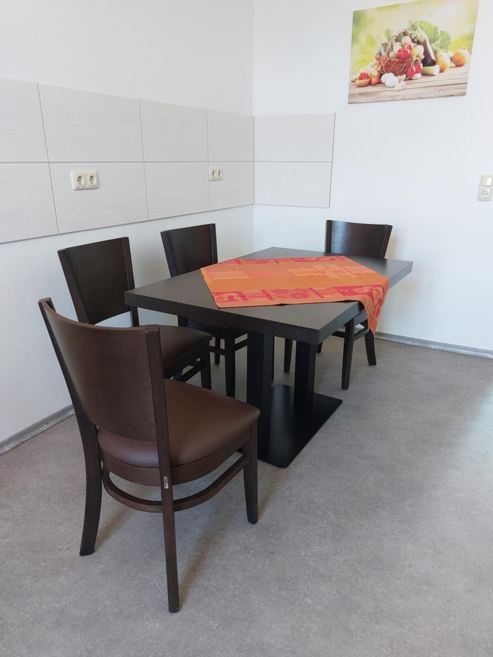 Seating area, Dining area