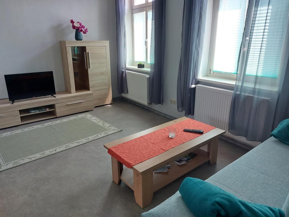 Communal lounge/ TV room, TV and multimedia, Seating area, Evening entertainment