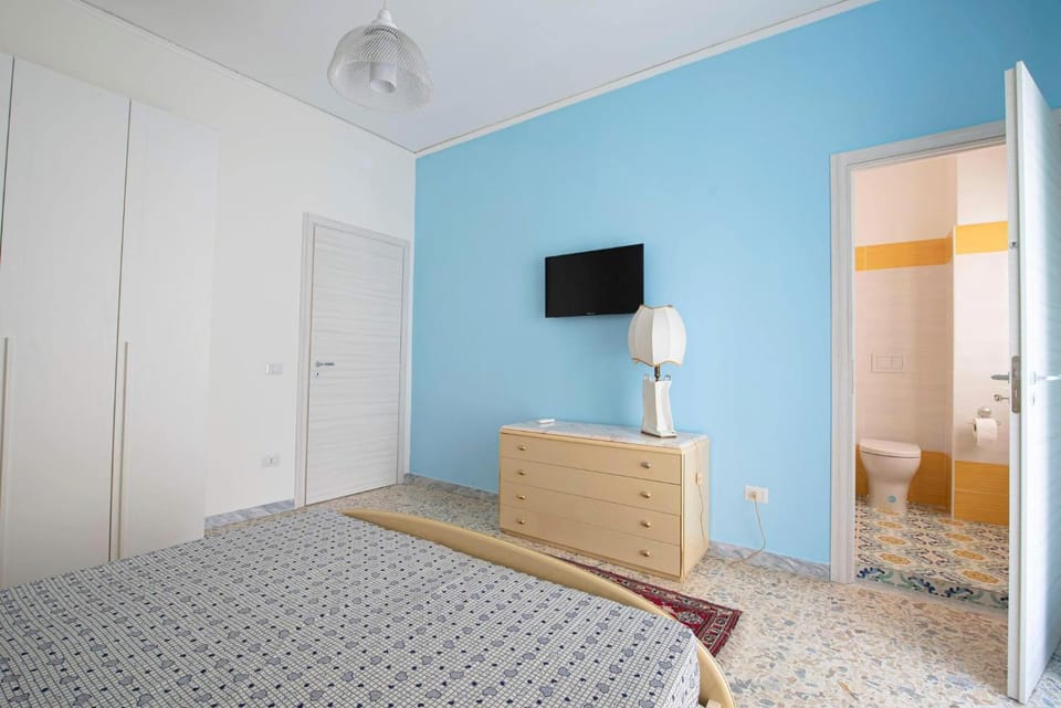 Vomero Cilea House with balcony Apartment in Naples
