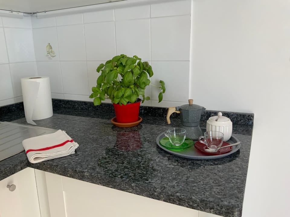 Coffee/tea facilities, Kitchen or kitchenette