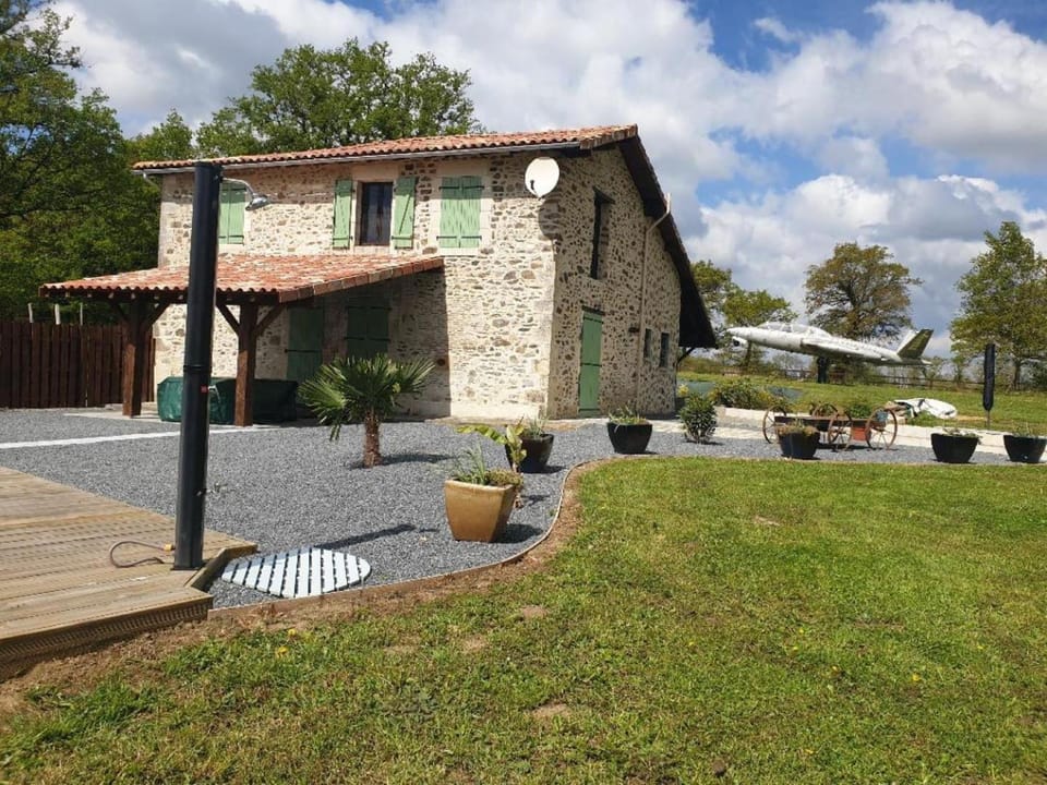 La Maison du Lac Lavaud House in Nouvelle-Aquitaine