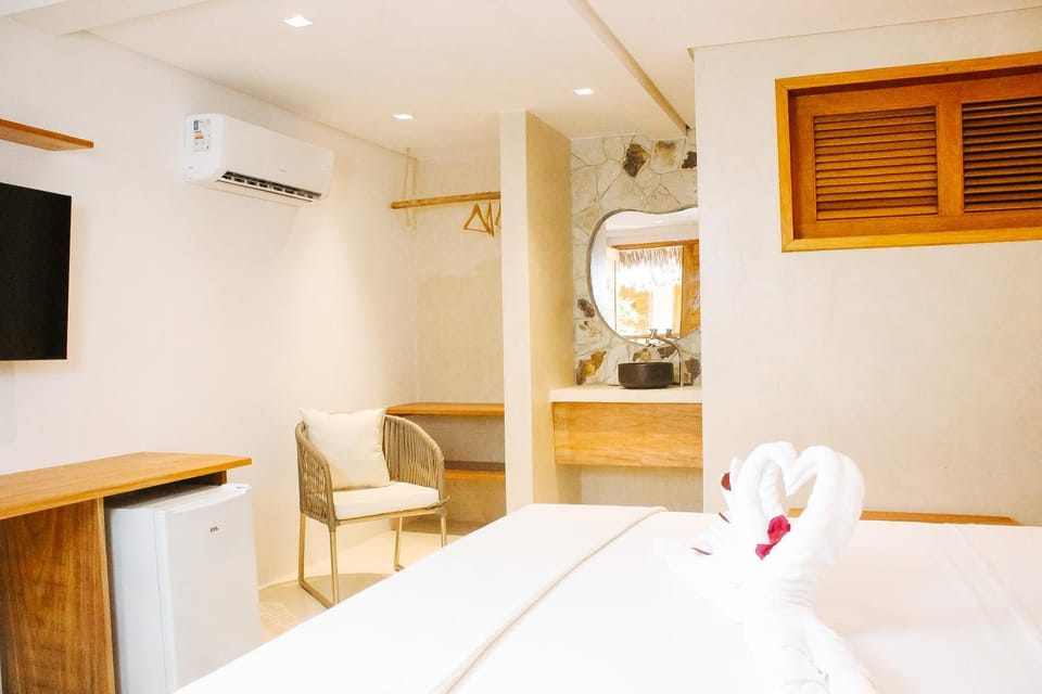 Bed, TV and multimedia, Photo of the whole room, wardrobe, air conditioner