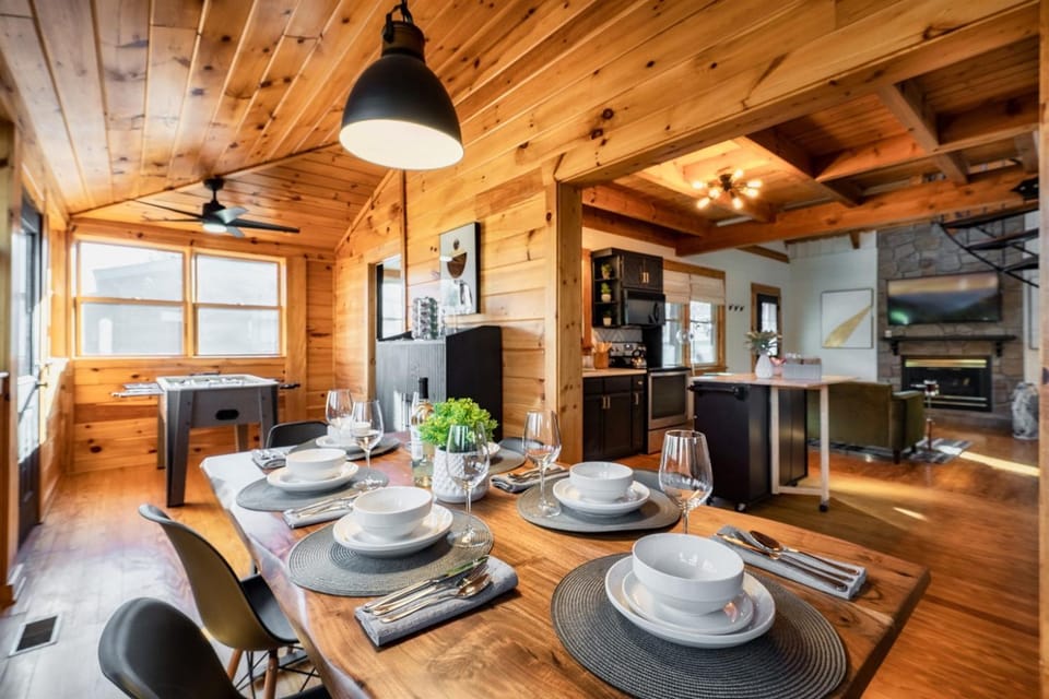 5min to Conv Ctr, FlatRoad, KingBed pinpointstays House in Sevierville