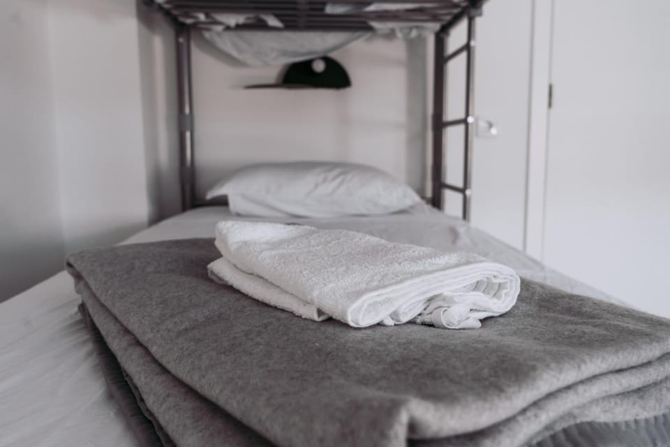 Bed, Bedroom, bunk bed, towels