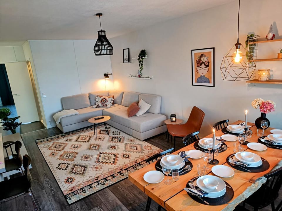 Living room, Dining area
