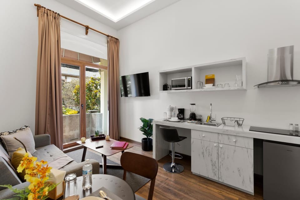 TV and multimedia, Kitchen or kitchenette, Living room, Dining area, minibar
