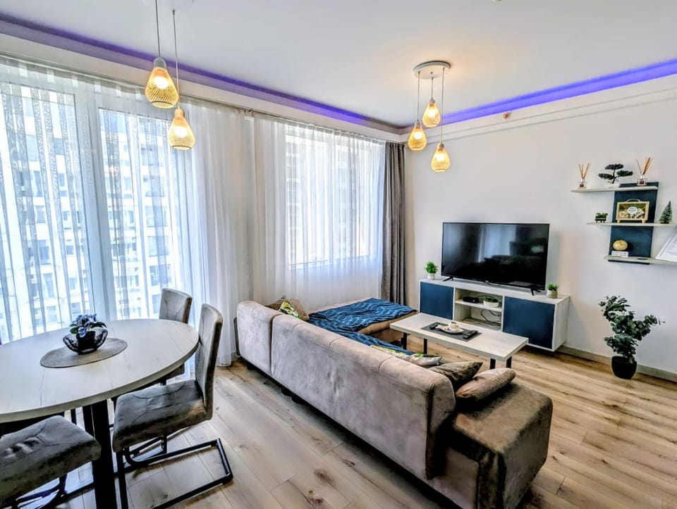 Bed, TV and multimedia, Living room