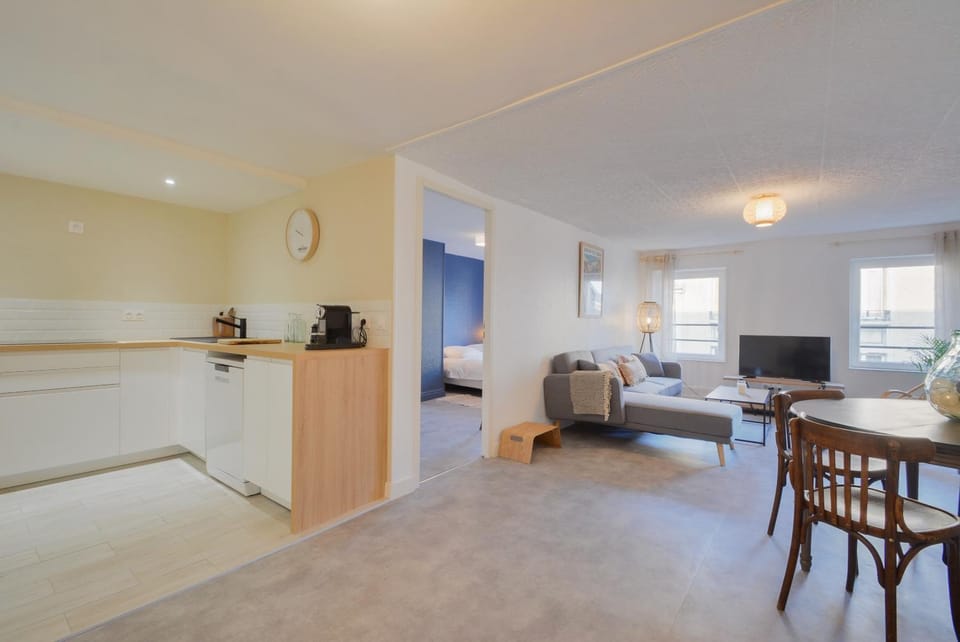 Living room, Seating area, Dining area, minibar