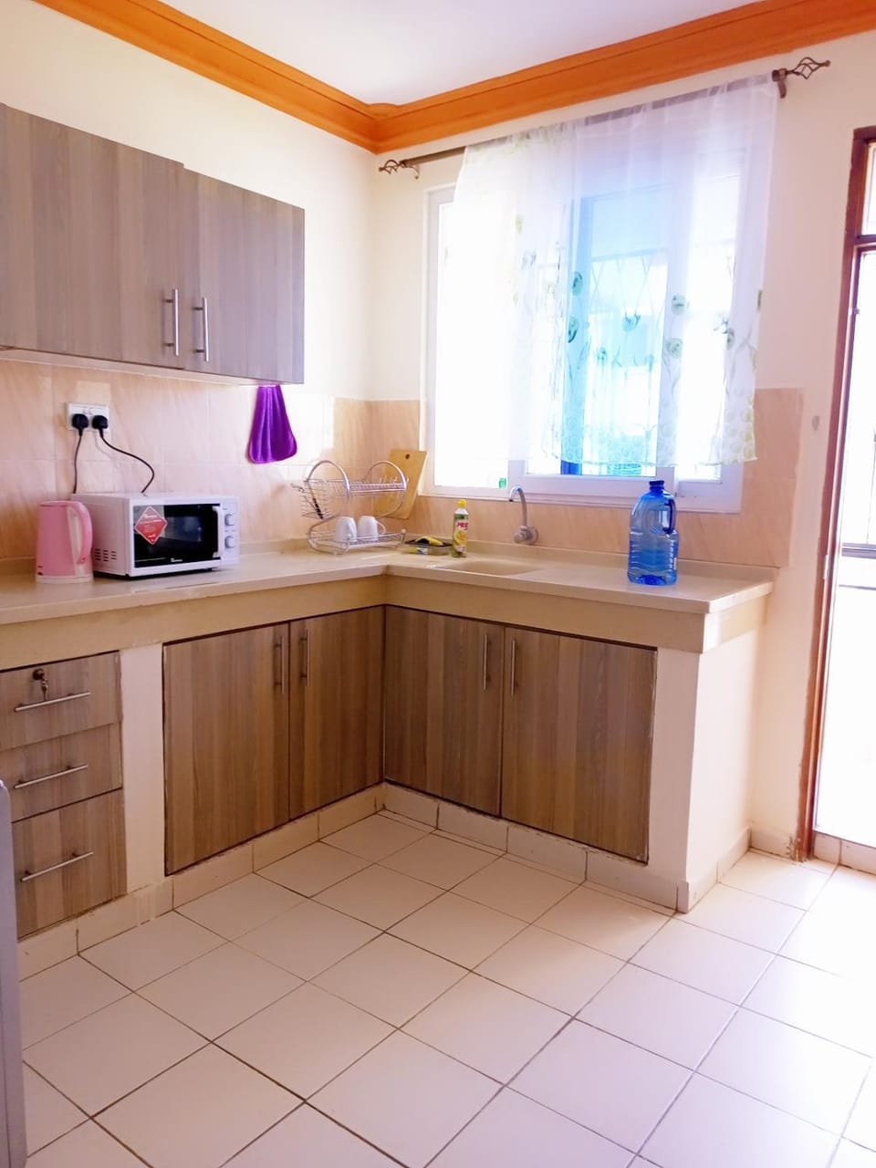 Kitchen or kitchenette, minibar, stove