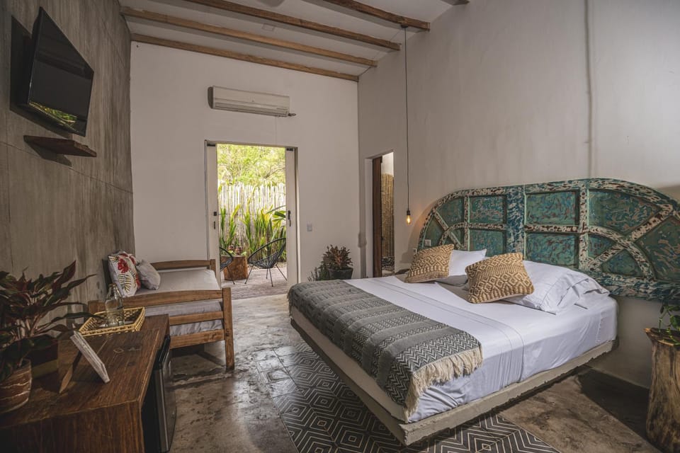 Bed, TV and multimedia, Photo of the whole room, air conditioner