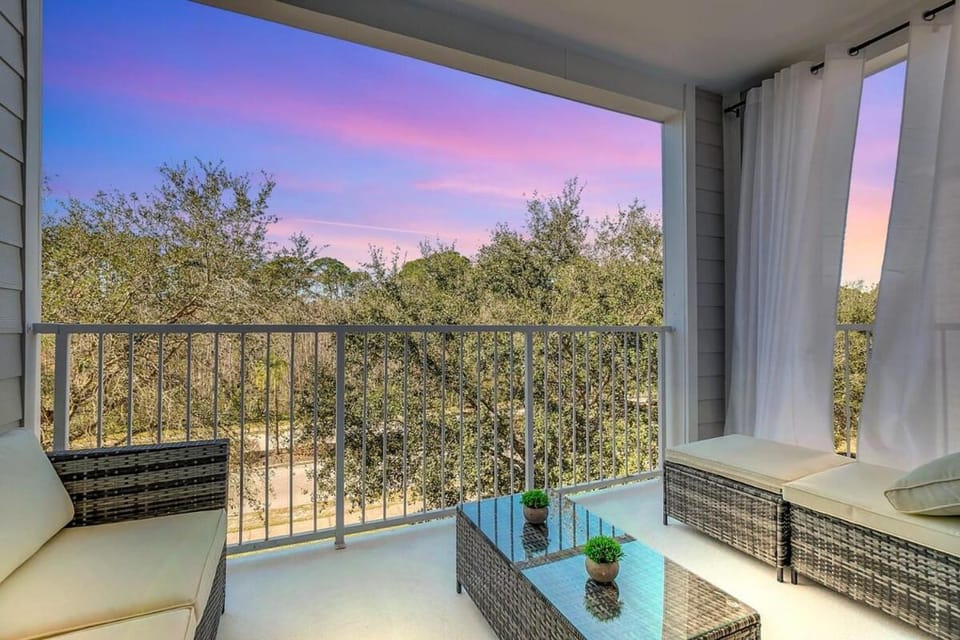 The Secret Rose Apartment - Modern & Stylish - 8 Mins from Disney Apartment in Osceola County