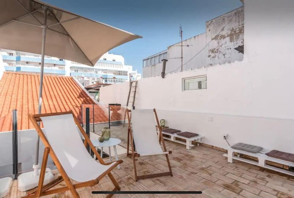 Traditional townhouse with private patio and pool House in Portimao