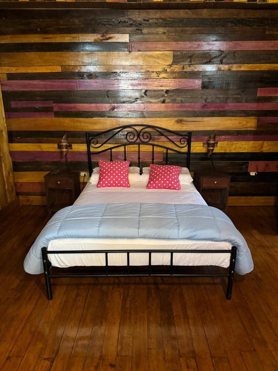 Bed, Photo of the whole room