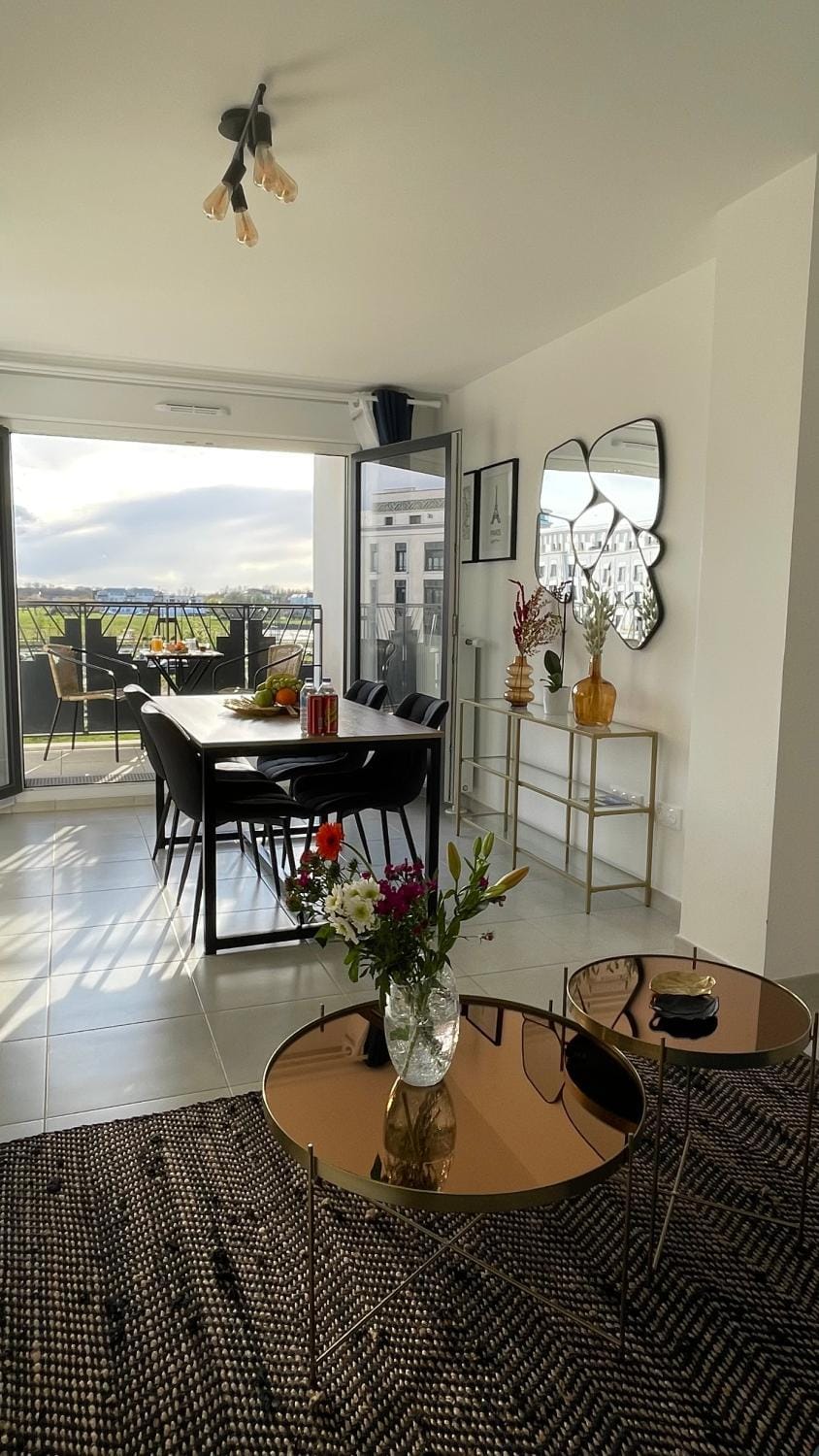 Living room, Seating area, Dining area, City view, Garden view