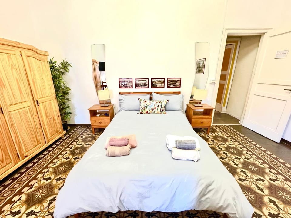 Bed, Photo of the whole room, Bedroom, towels, wardrobe