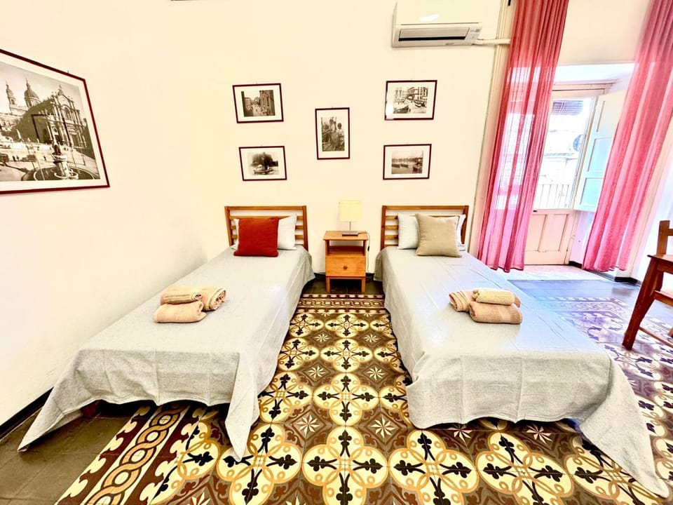 Bed, Photo of the whole room, Bedroom, air conditioner