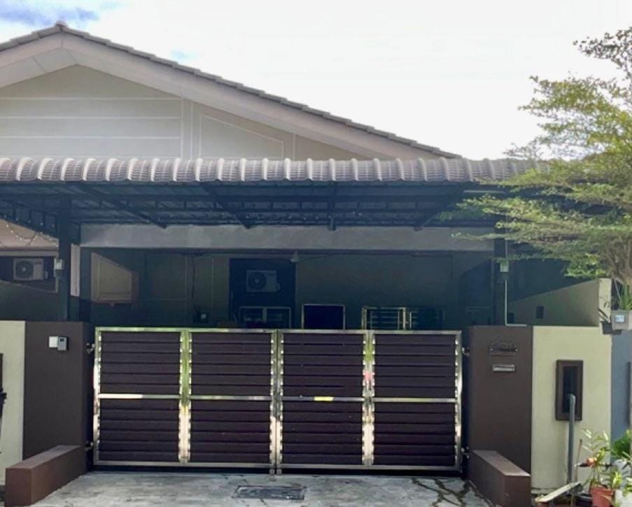 Impiana Pool House Seri Manjung House in Perak