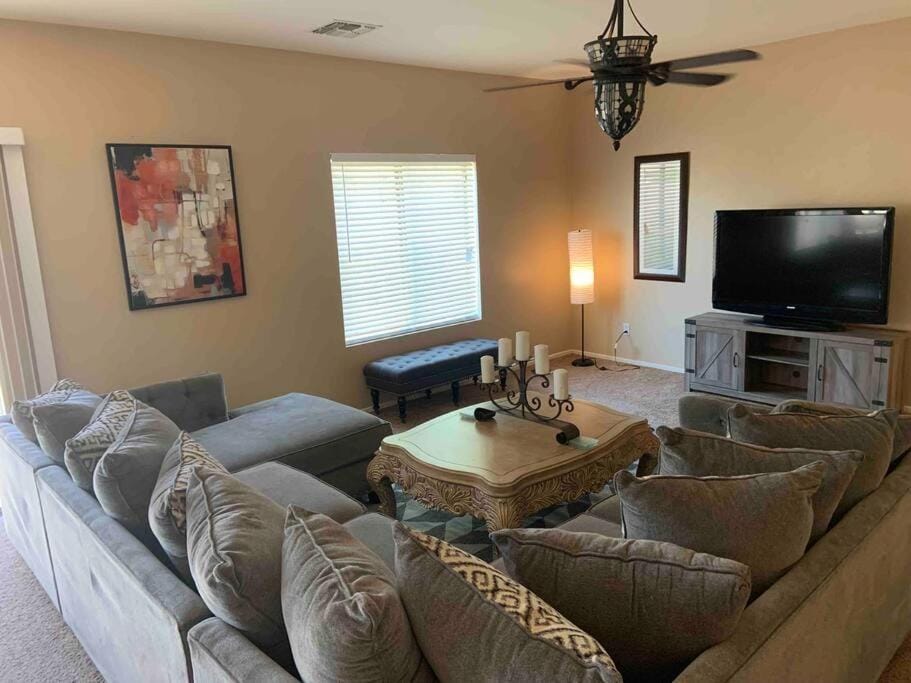 Bella Oasis Family Retreat House in El Mirage