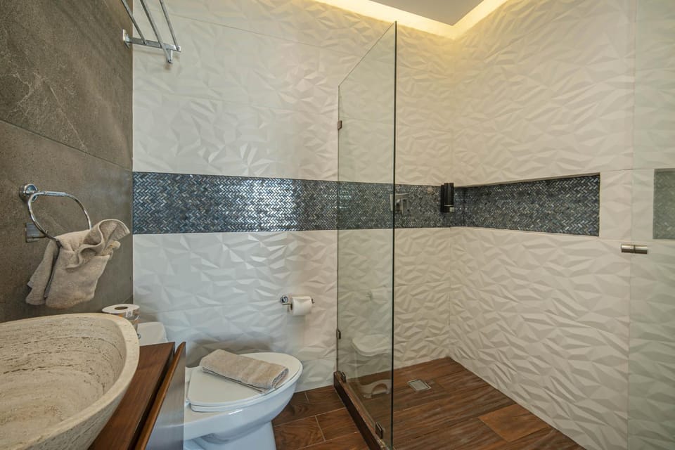 Shower, Toilet, Bathroom, towels