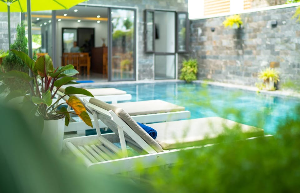 Day, Natural landscape, Pool view, Swimming pool, sunbed