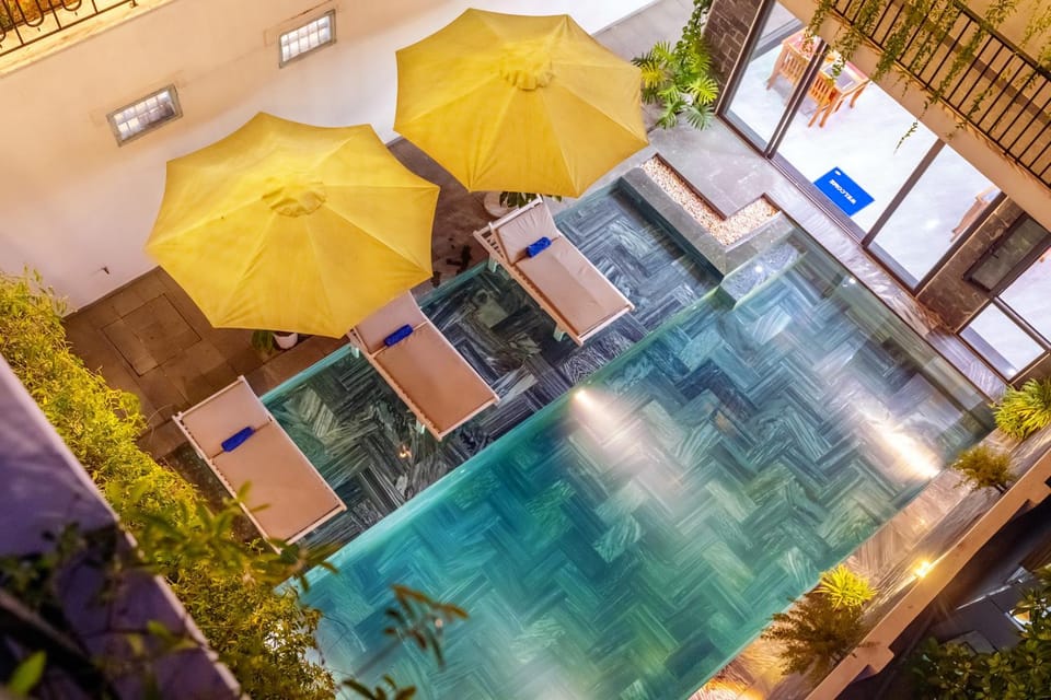 Property building, Patio, Day, Pool view, Swimming pool, sunbed