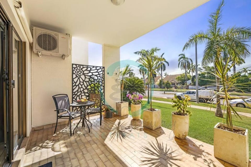 Zen by the Coast: 2-BR Cozy Retreat Near Uni/Shops Apartment in Darwin