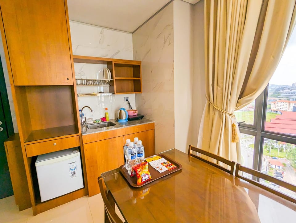 Kitchen or kitchenette, Food and drinks, Dining area