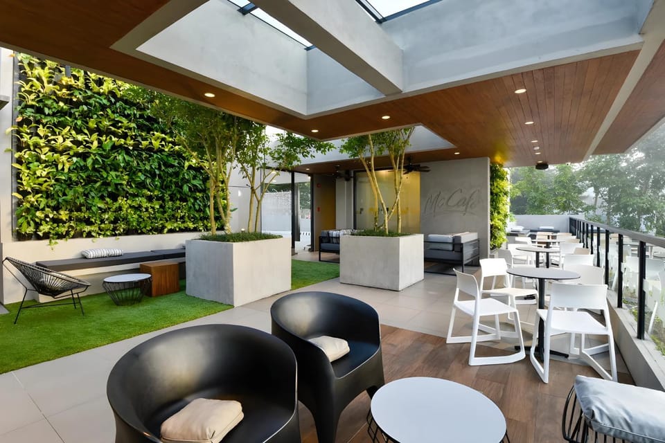 Restaurant/places to eat, Restaurant/places to eat