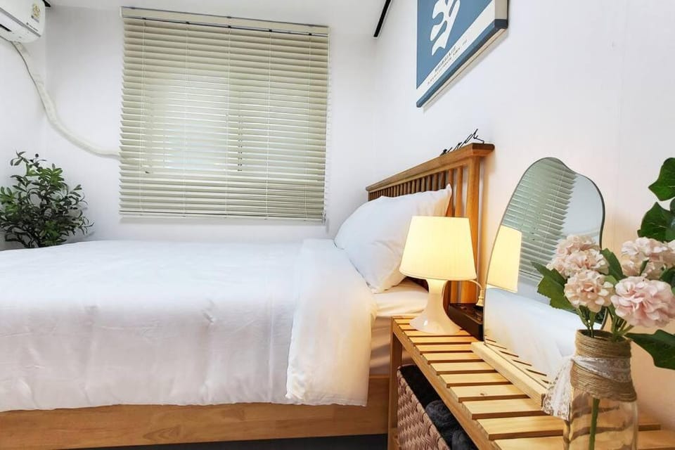 Bed, Bedroom, air conditioner