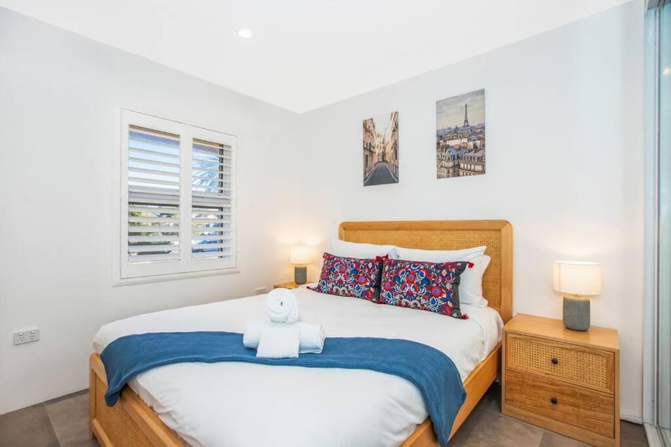 Walk to Beach Escape @ Cronulla - 2Bdrm- Parking Apartment in Sydney