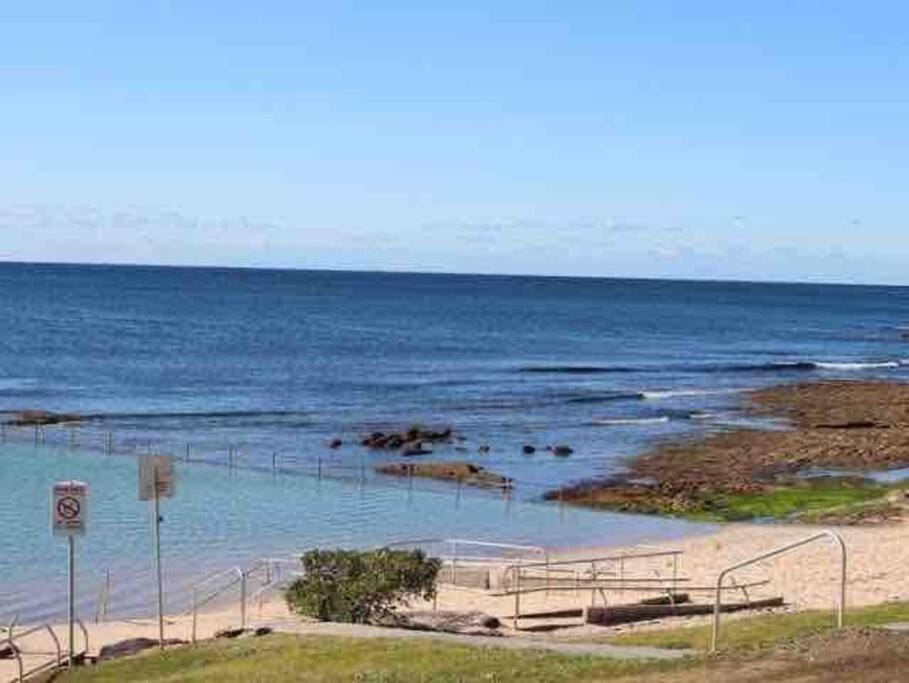 Walk to Beach Escape @ Cronulla - 2Bdrm- Parking Apartment in Sydney