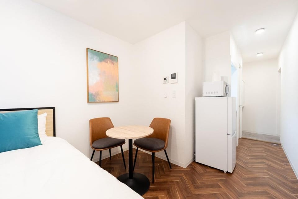 Bed, Seating area, Bedroom