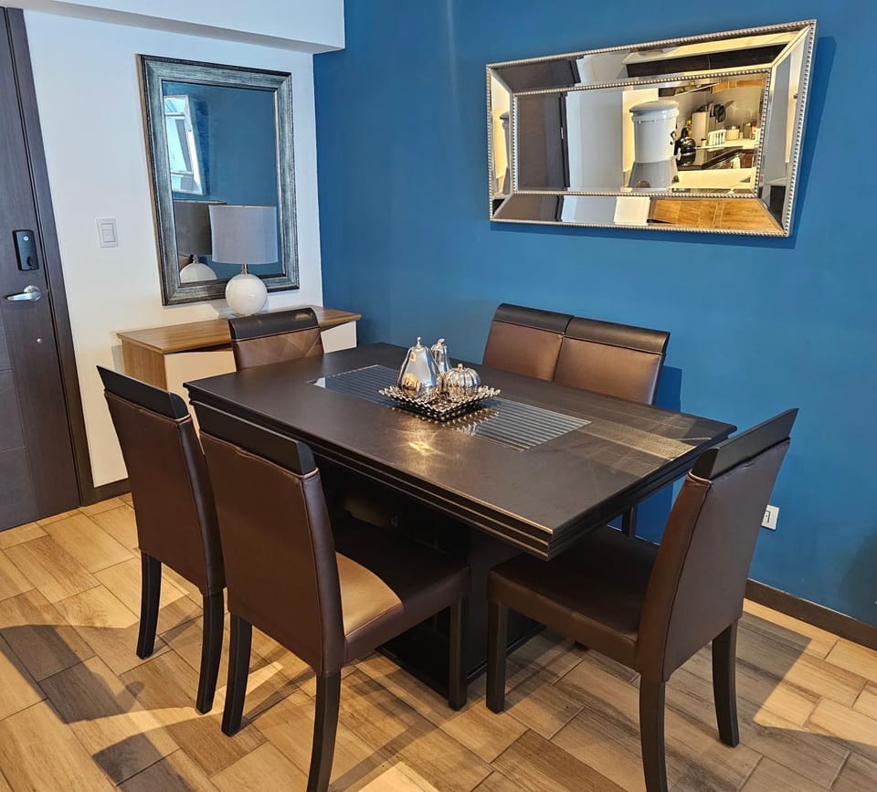 Seating area, Dining area