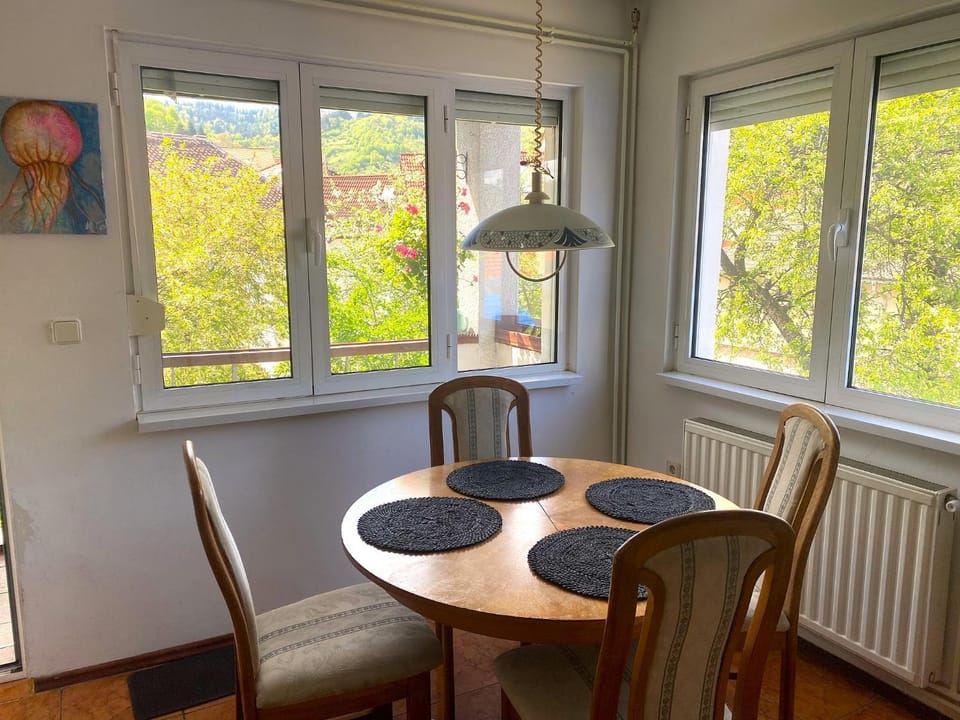 Seating area, Dining area
