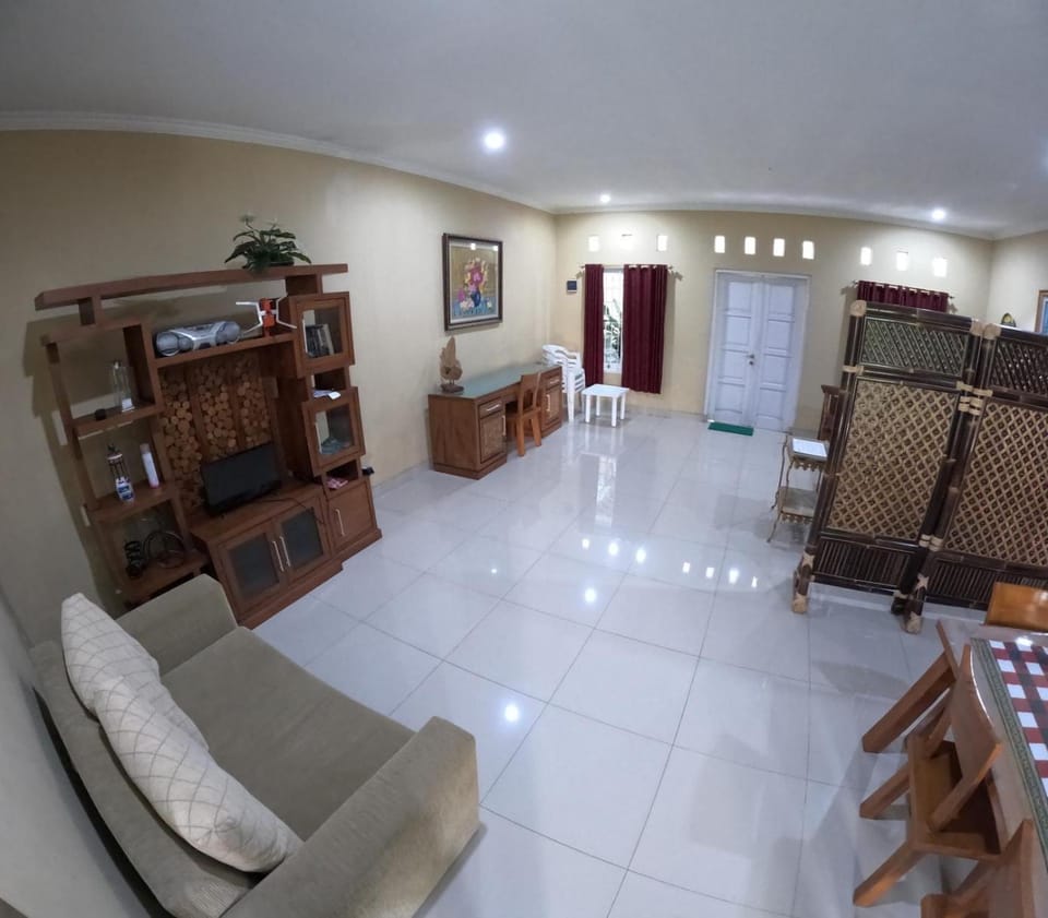 Communal lounge/ TV room, TV and multimedia, Seating area