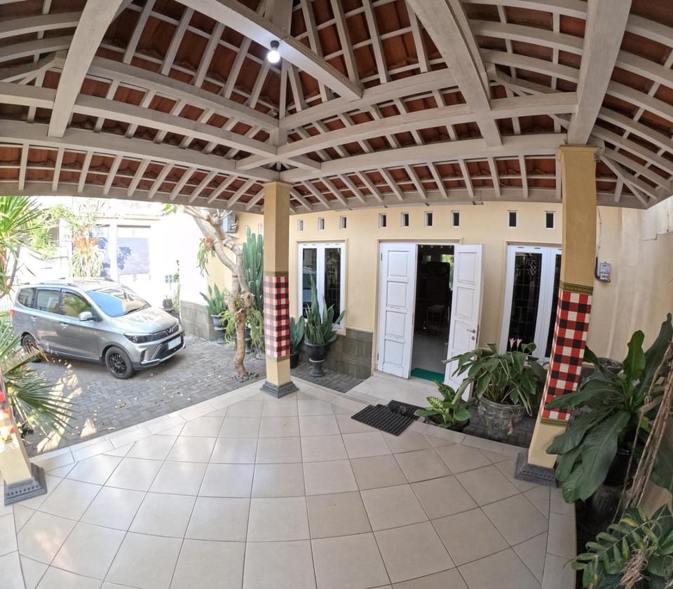 Property building, Balcony/Terrace, Parking